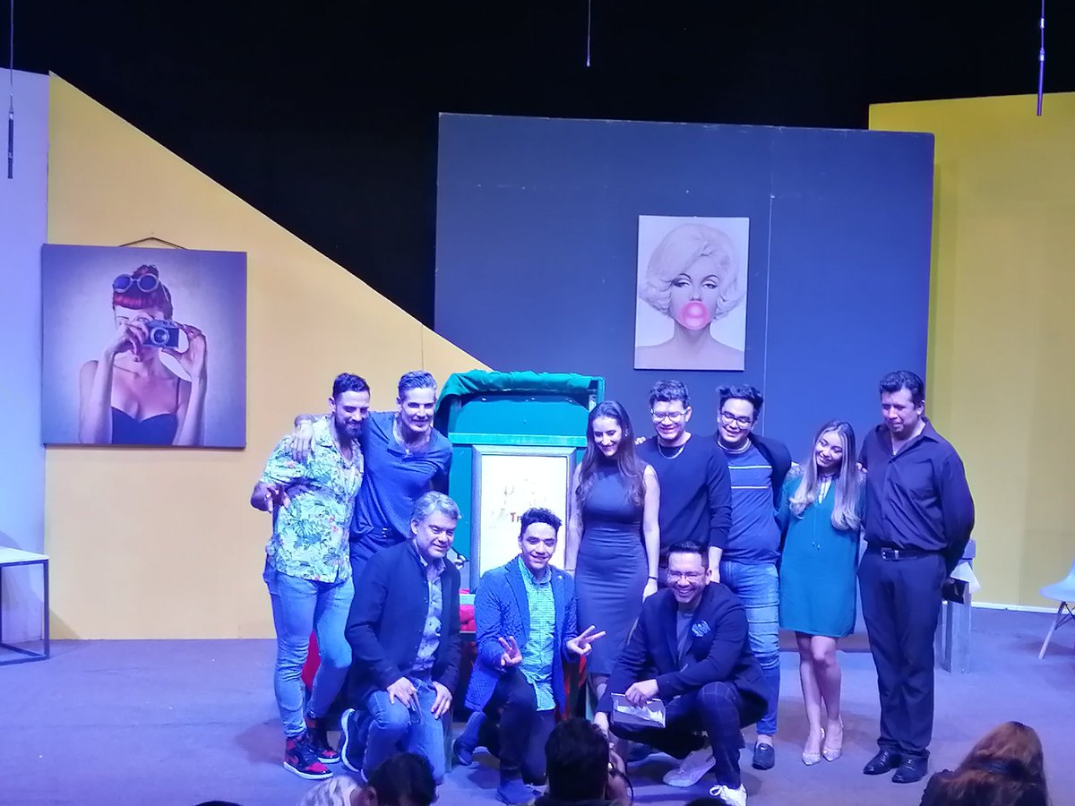 Y se develó nuestra placa por 100 representaciones <a href="/JoseRaCastillo/">Chef JoséRa Castillo</a> <a href="/AdrianCueOf/">Adrián Cué</a> <a href="/tamhenaine/">Tamara Henaine</a> <a href="/MauroRiverosP/">Mauro Riveros</a> <a href="/reynaldolopeztv/">Reynaldo López</a>