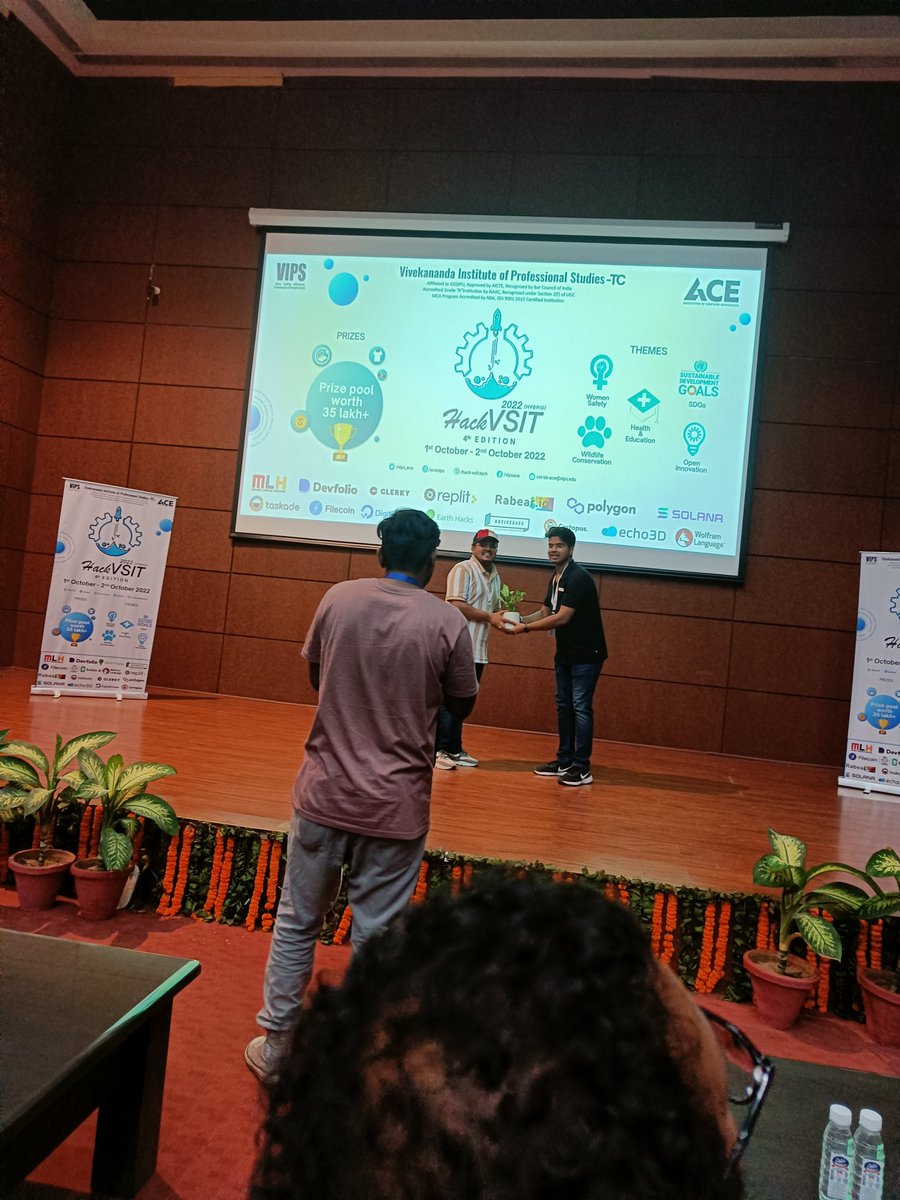 appdevbyamitesh's tweet photo. Previous weekend I was mentoring and judging #hackvsit . Thank you @VIPS_ACE for Guests of honour and Swags.
#geekyamitesh #programming #Coding #Web3 https://t.co/cr8u1836Ie