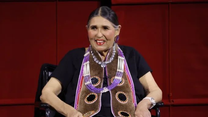 Native American civil rights activist Sacheen Littlefeather has sadly passed away at the age of 75. She famously declined Marlon Brando’s Best Actor award on his behalf at the 1973 Oscars.