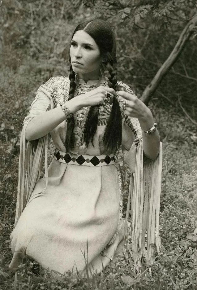 FilmUpdates's tweet photo. Native American actress and activist Sacheen Littlefeather has sadly passed away at the age of 75. https://t.co/lTbJFOkJV2