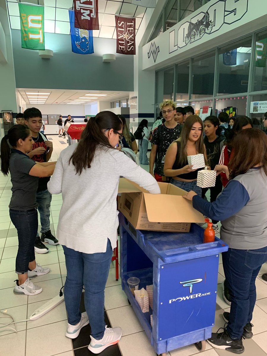 NormaD_2017's tweet photo. Great things happen at MVHS!!! After school popcorn Friday! 🍿 
LobosWillBeHeard #WeAreClintISD #CISDHeartFirst https://t.co/8vpQNAscOa