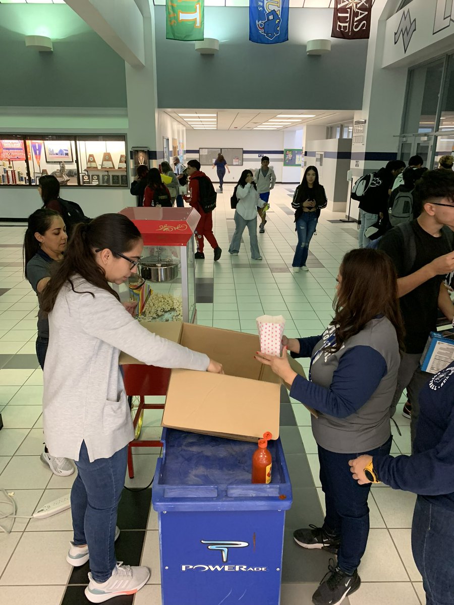 NormaD_2017's tweet photo. Great things happen at MVHS!!! After school popcorn Friday! 🍿 
LobosWillBeHeard #WeAreClintISD #CISDHeartFirst https://t.co/8vpQNAscOa
