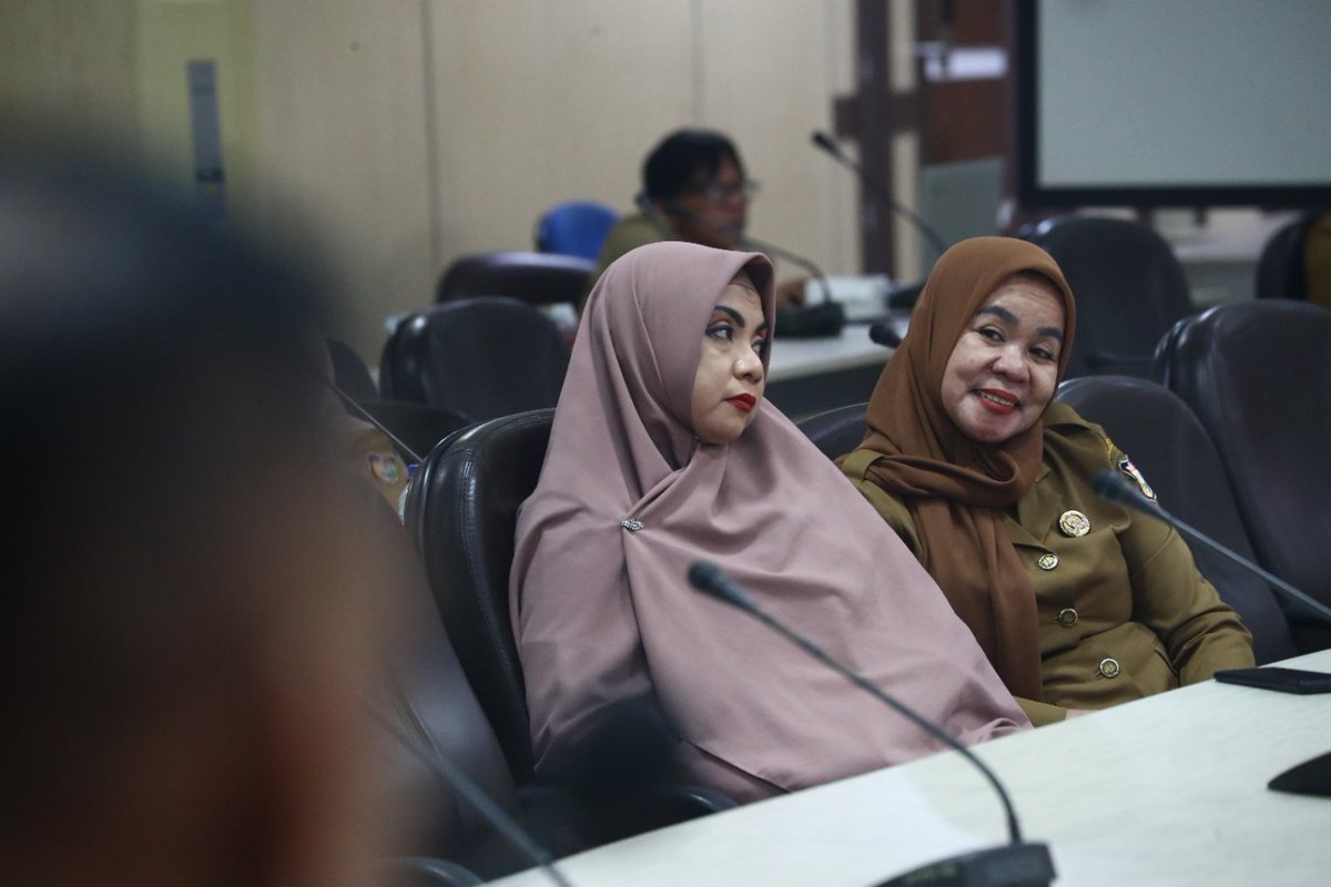 SetwanDPRDMks's tweet photo. Sekertaris Dewan, H. Dahyal beserta kabag dan kasubag serta pejabat fungsional melaksanakan rapat bulanan. Senin 03/10/2022 di ruang banggar Sek. DPRD Makassar https://t.co/Mkv2PYl1s8