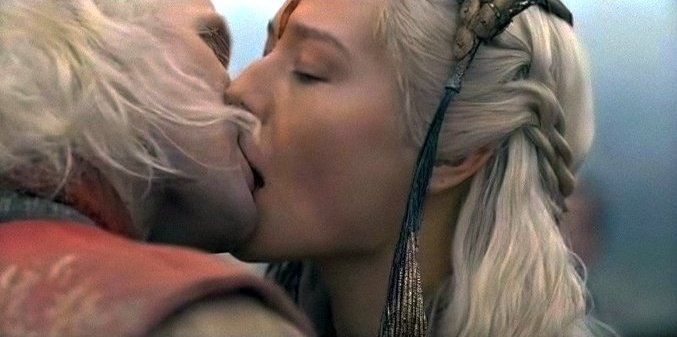 westerosesp's tweet photo. “Tú y yo estamos hechos de fuego. Nuestro destino siempre ha sido arder juntos.” #HouseOfTheDragon https://t.co/KhySNweSeH