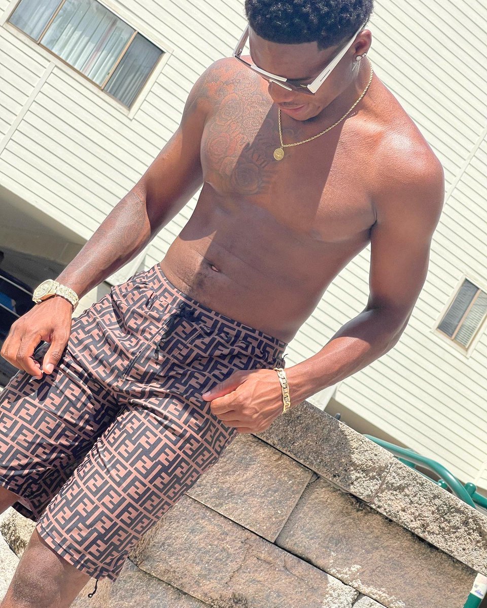 young3kev's tweet photo. Rockin how I please https://t.co/FHXAWn3OQM