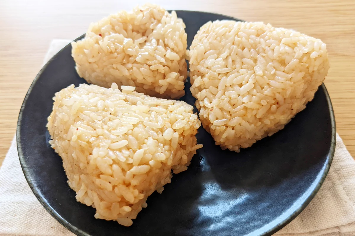 焼かない焼きおにぎり！？混ぜて簡単、レンジでチーズ焼きおにぎり風。