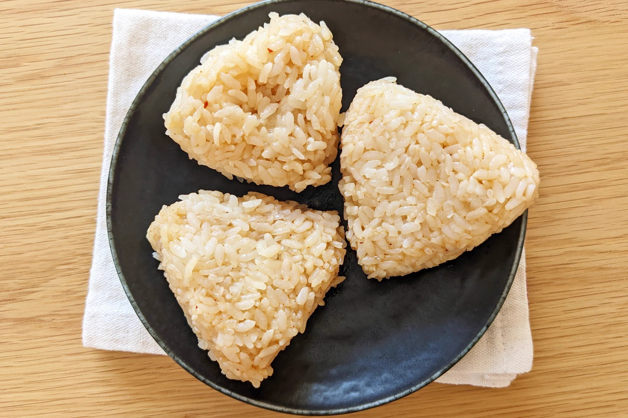 焼かない焼きおにぎり！？混ぜて簡単、レンジでチーズ焼きおにぎり風。