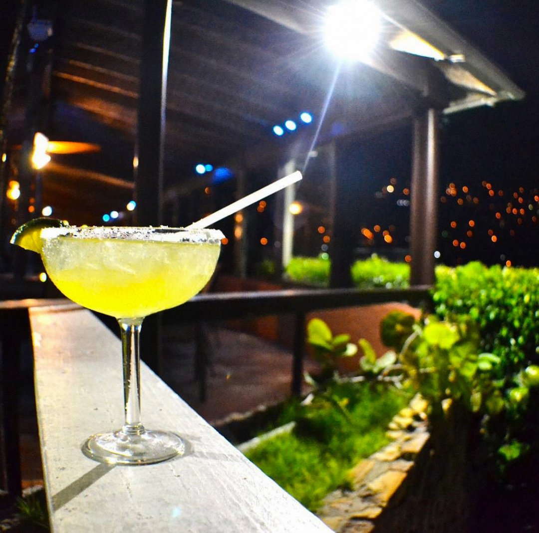 A night cap at our sister property. What’s your favorite way to have a #margarita ?  Frozen or On the rocks?
.
.
.
#usvi #virginislands #caribbean #beaches #island #travel #americasparadise  #stthomas #stjohn #emeraldbeachvi #viral #cocktails