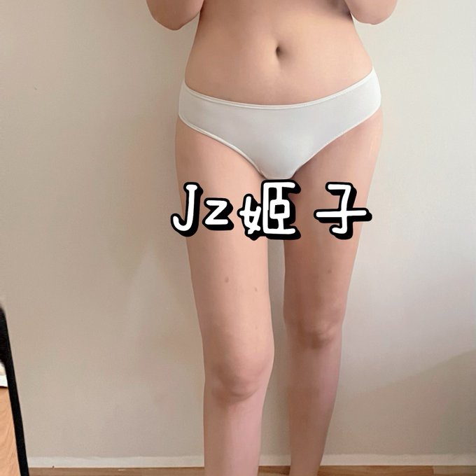 早安周一，大爱又纯又欲的白色内裤。 可是.. 我决定今天出门不穿 🙈🙈  https://t.co/HuyliiYt57 https://t.co/z7aT6Qv7ve<a href="/tag/%E6%9C%8B%E5%8F%8B%E5%9C%88"class="tags"><span>#朋友圈</span></a>