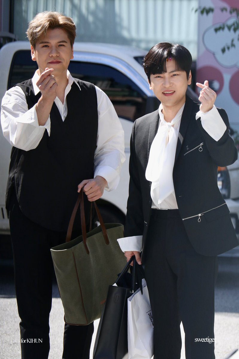 221003 점택

왕자님들 등장에 깜짝 놀란😍😍😍

#라포엠 #정민성 #박기훈