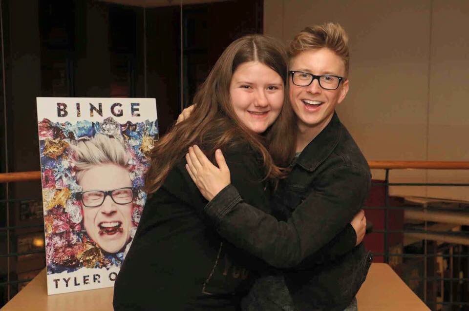 niftyoakley's tweet photo. @tyleroakley Your video made me cry! I started watching you when I was 12, and am now 23!
Here’s where I’ve been up to: 
• I graduated college, first gen with honors
• My confidence has grown SO much
• Lastly, I have four jobs 😅
I’ll see you on Twitch soon! Love and miss ya https://t.co/aSaaWL13vO