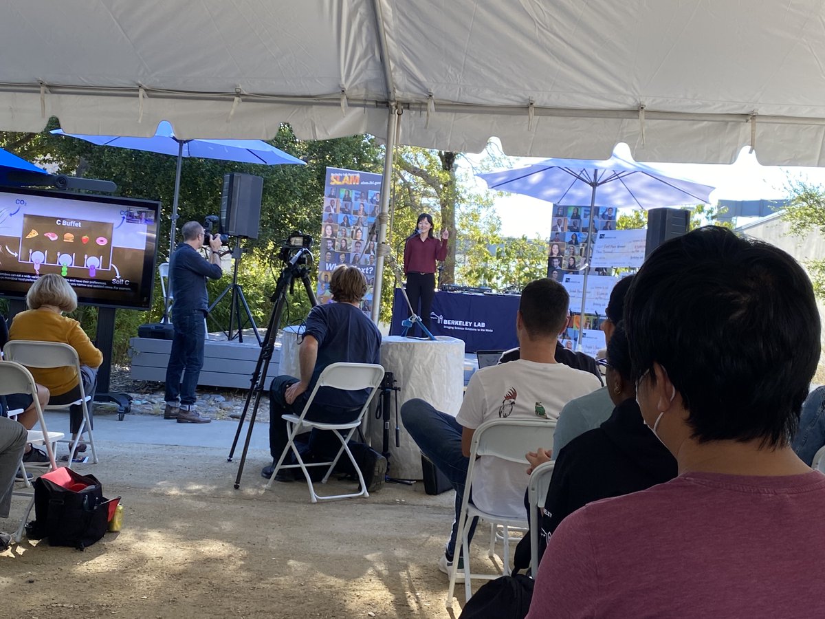 ying_wang_19's tweet photo. Some recent highlights to mark the end of another year @BerkeleyLab —winning People's Choice at #LabSLAM2022 , recognized as an Outstanding Volunteer with @LBNLnext, and getting a proposal funded! Grateful for being surrounded by many wonderful people and their generous support❤ https://t.co/ScOXuwYAmX