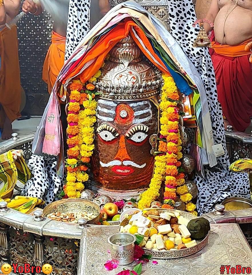 Dhirendra0029's tweet photo. 🙏🌹 *Aum Tryambakam Yajamahe Sugandhim Pushtivardhanam*.
*Urvarukamiv bandhananm rityormukshiyya mamritat*॥🙏
*Today's Bhasma Aarti Shringar Darshan of Shri #Mahakaleshwar Jyotirlinga*!
*#03th October2022 #Monday*
🕉🌹 *SARKAR*🌹🕉
🕉🌹 *#Har_Har_Mahadev*🌹🕉 https://t.co/8obMhyteY2