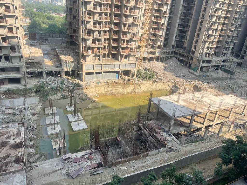prajapatiak's tweet photo. Many residents (including my both kids) are down with Dengue. Not sure what authorities are waiting for. Still mosquito breeding ground is there after 10 days. No action by authorities over a week. 
@OfficialGNIDA @tricitytoday @CeoNoida @dmgbnagar @myogiadityanath https://t.co/61jxwMtIVM