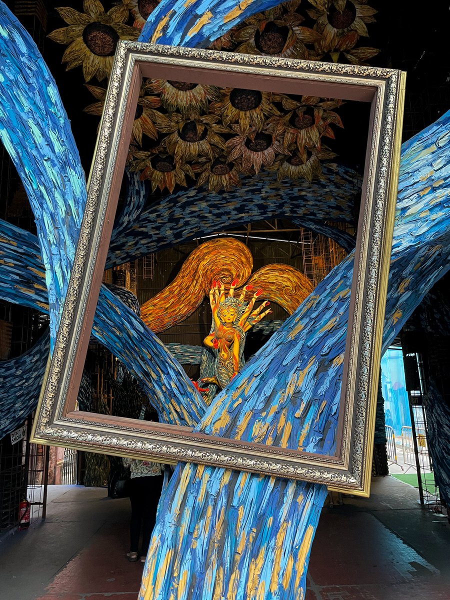 #VanGogh’s #StarryNight is the theme for this #DurgaPuja pandal in South #Kolkata’s Bakulbagan. Fascinating and so well put together.