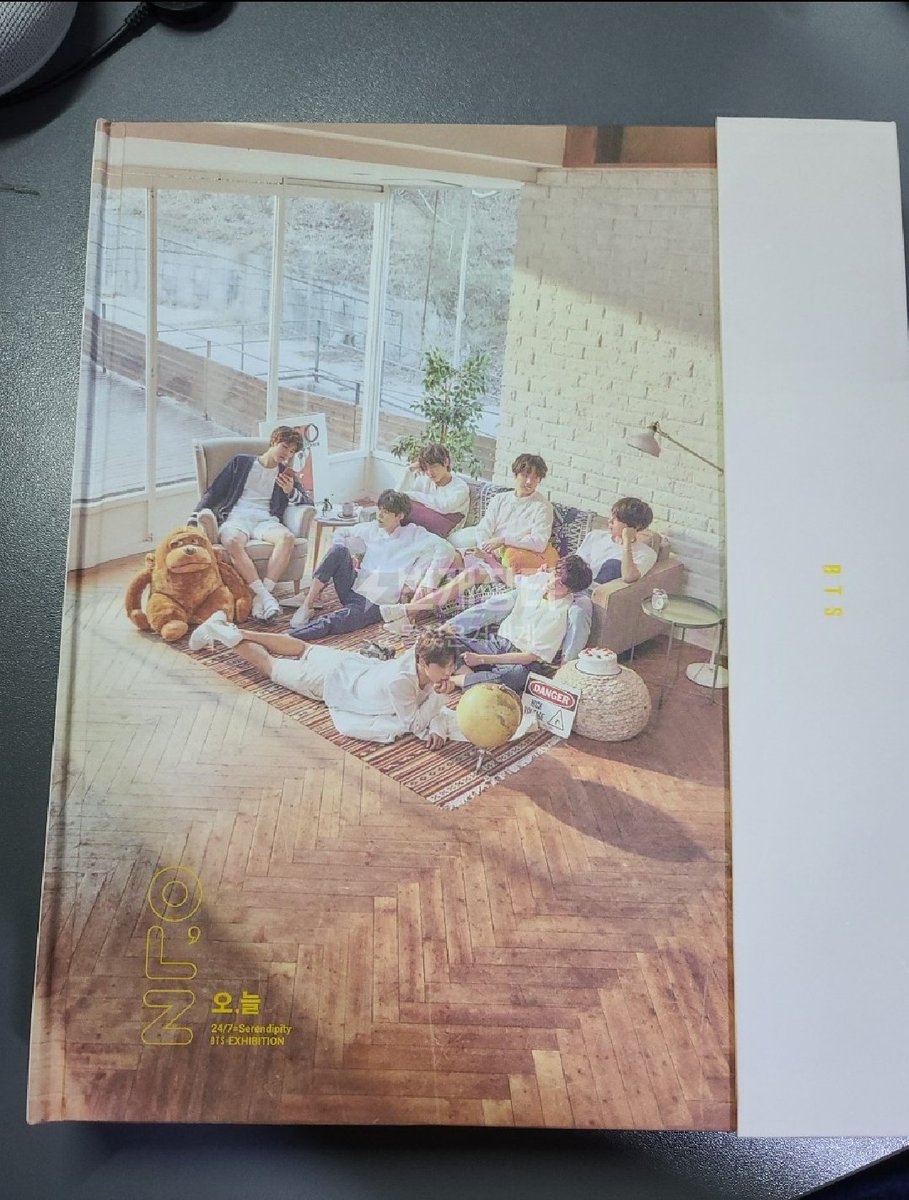 qsxcgu112's tweet photo. 방탄소년단 오늘,북 오늘북 전시회
배송비 제외
1.3
럽셀 스픽 머스터 부산 콘서트 방탄 BTS 방탄소년단 방탄 BTS 미니포카 포카 포토카드 미니포토카드 양도 콘서트 
남준 석진 윤기 호석 지민 태형 정국 단체 유닛 맵솔 맵솔원 윙즈메세지포카 오,늘 전시회 앨범 머스터4기 랜덤포카 팝업스토어 DVD https://t.co/Q0eRMd2Gn2