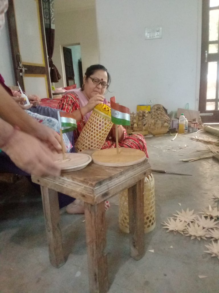 indukanwal's tweet photo. Finally I got one woman who makes our dogra pankhies… she is the mother in law of the bamboo lady of Udhampur Meena Devi. With her JKRLM will create a niche for this article. Wait and watch 😊@MDJKSRLM @JammuTourism @diprjk https://t.co/MwIngdncOX