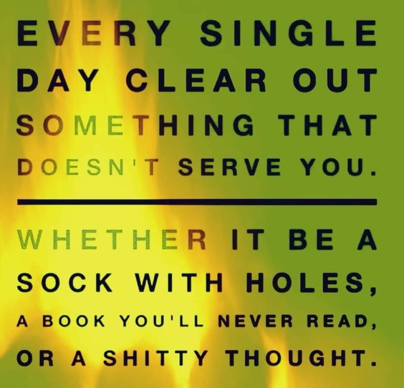 PayItFo72555724's tweet photo. #everysingleday #clearout #clearing #whatdoesntserveyou #holeysocks #unreadbooks #shittythoughts #payitforward https://t.co/oX3cGhPe5k