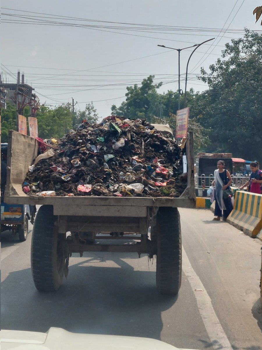 PtUjjwalMishra's tweet photo. बायो गैस प्लांट से डर नहीं लगता साहब..
नगर निगम की ट्रॉलियों के लगता...!!
@myogiadityanath @CMOfficeUP
#अनाथ_लाइनपार_गाज़ियाबाद
@AMRUTCityGzb @AyuktaNagar https://t.co/XEBZu7PIJK