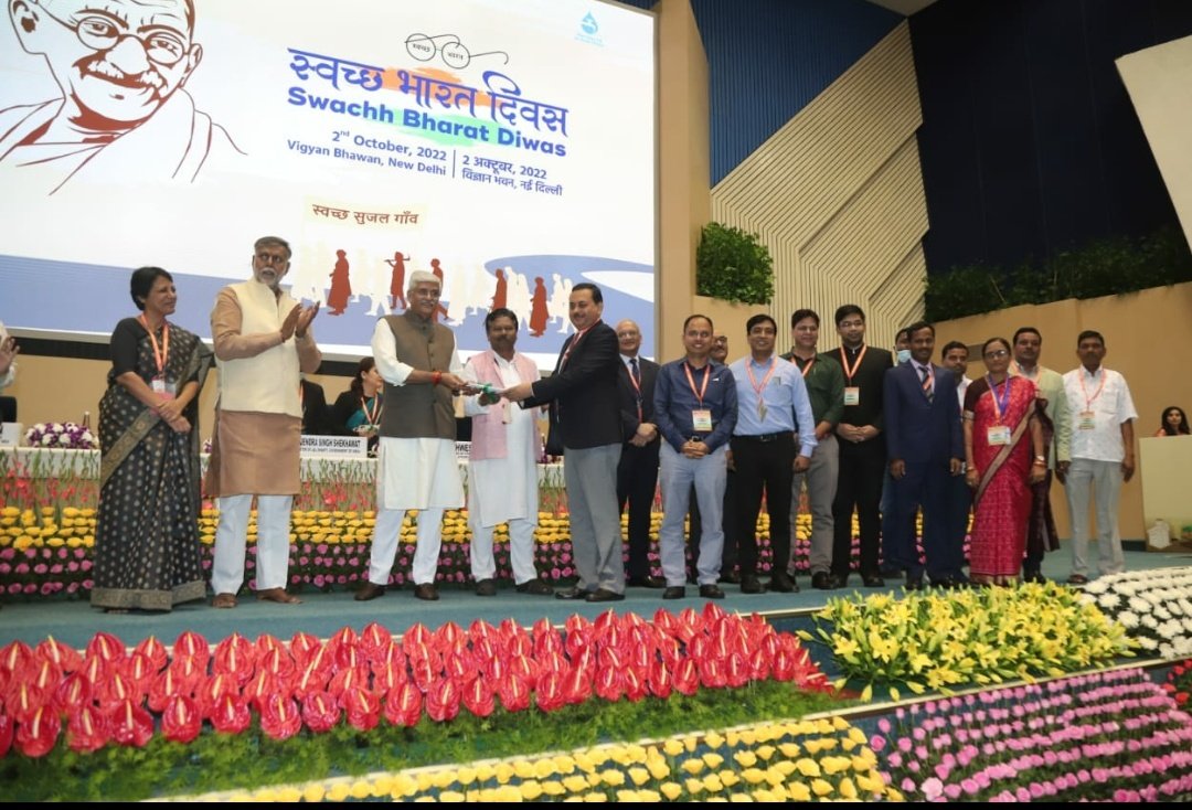 PRDeptOdisha's tweet photo. On the occasion of #SwachhBharatDiwas2022 Odisha was conferred with 9 National Awards in various categories in #SwachhSurvekshanGramin &amp; #Sujalam for exemplary work under #SBMG in Rural Odisha. The award was presented by Hon’ble Union Minister @MoJSDoWRRDGR
#SwacchBharatMission https://t.co/5RimcgBrXB