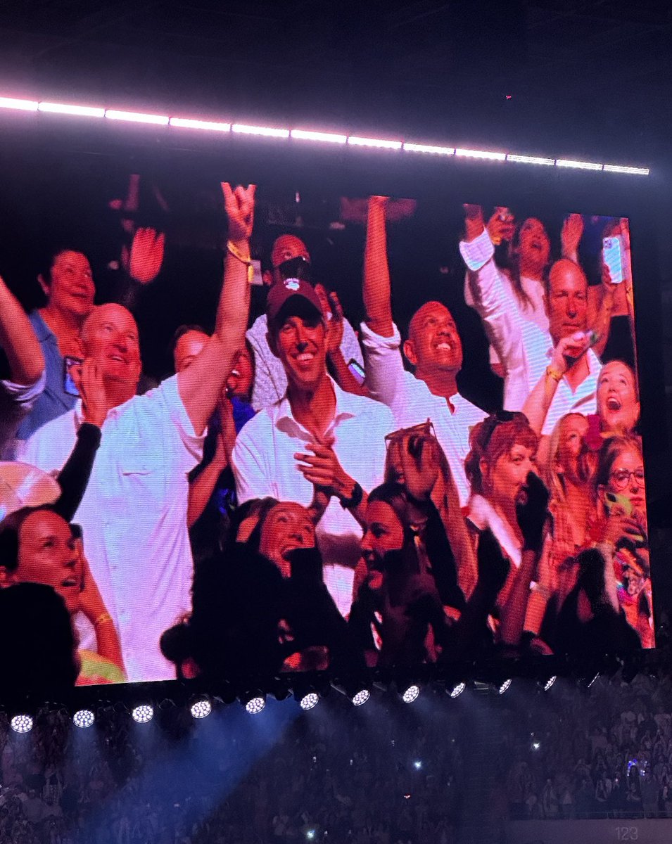 JeremySWallace's tweet photo. From Willie to Harry in about 5 hours.

That was Beto O’Rourke’s day in Austin. After being with @WillieNelson at Moontower Saloon, @Harry_Styles Styles was sporting Beto sticker with O’Rourke in the crowd at Moody Center downtown. https://t.co/XXpxtdpY3D