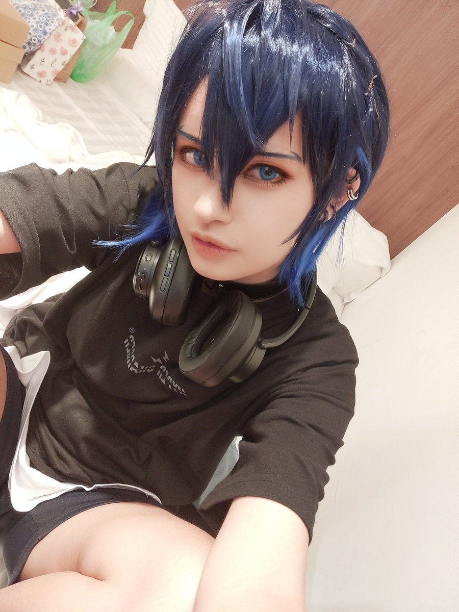 No cross, no crown.
 
Finally cos to my baby🤪💙
#cosplayer #YugoAsuma #AsumArt #cosplay