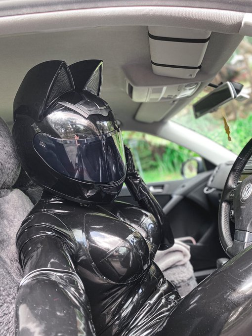 license and registration please 👮&zwj;♀️ https://t.co/IVAKqeS4LN<a href="/tag/latex"class="tags"><span>#latex</span></a><a href="/tag/catsuit"class="tags"><span>#catsuit</span></a><a href="/tag/rubberdoll"class="tags"><span>#rubberdoll</span></a>