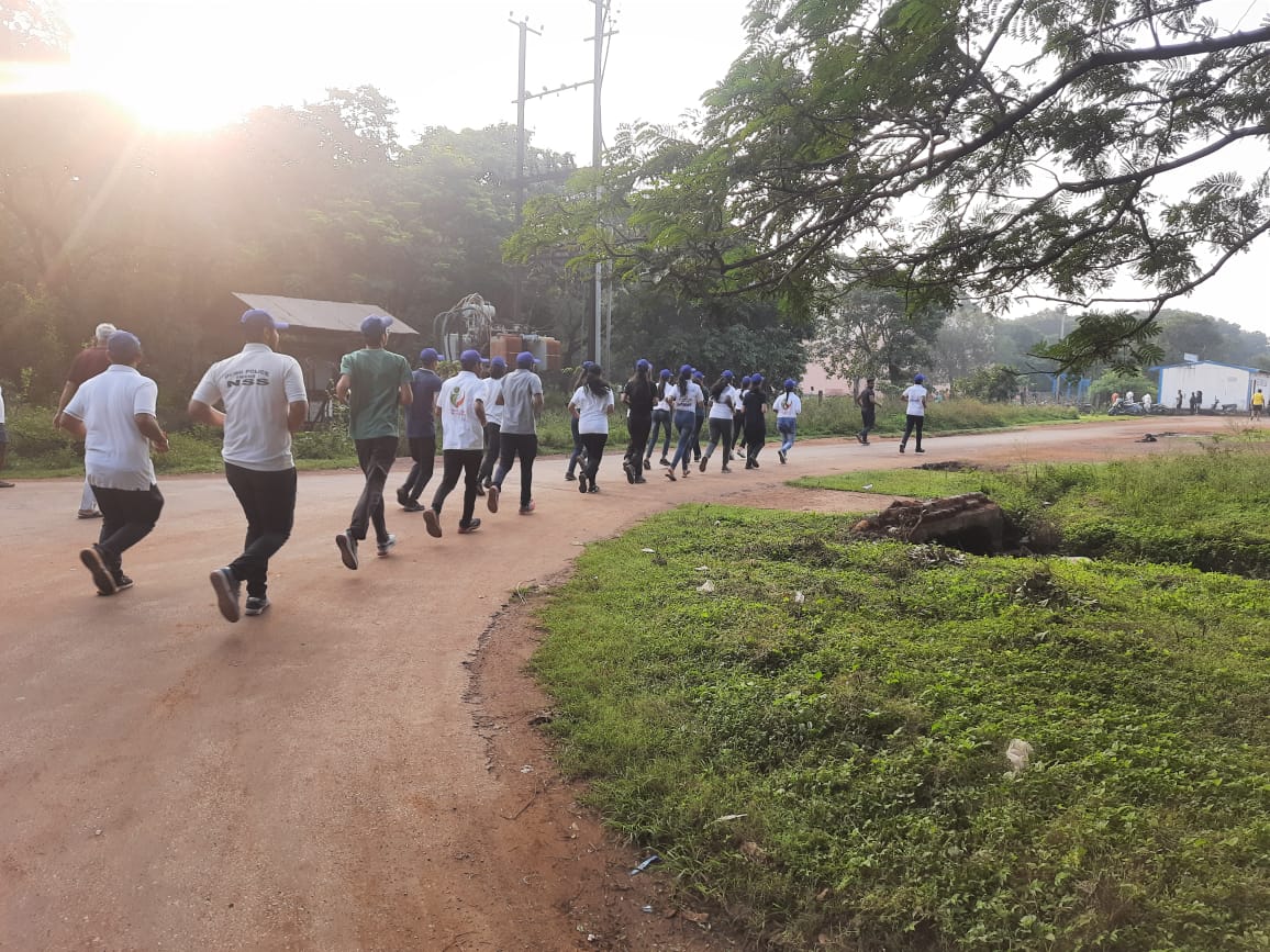 BLekha1's tweet photo. Jai Hind 🇮🇳
@Nss_ssgi conducted a #FitIndianRun🏃under the banner of #FitIndiaMovement . 
Event started with Warm up session followed with running 2km in distance and ended by eating nutritious food.
@YASMinistry
@NSSRDBhopal
@askabir_
@SamarendraS21
@dr_dsraghu https://t.co/3qsrkDtMxp