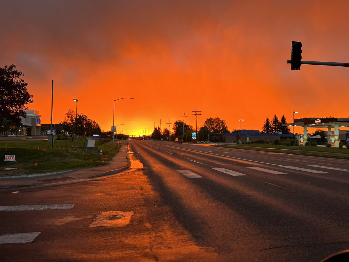 beidleman15's tweet photo. @jjohnke @WyoSports I experienced the fiery sky yesterday morning too. Quite a sight! https://t.co/nh9hQkZmcL