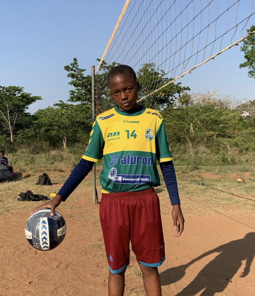 It’s a Pleasure collaborate with the volleyball school #PLAYPOSITIVE  in Tanzania 🇹🇿 💪🏻❤️ Thanks also <a href="/AluronCMC/">Aluron CMC Warta Zawiercie 🏐🇵🇱</a> for collaborating with some balls. Happy guys today 🌍