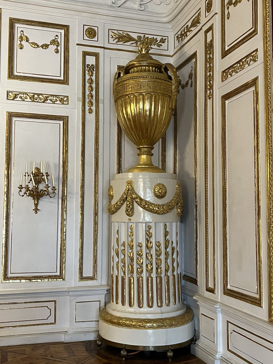 karins42's tweet image. I am hooked: classicist stoves at #DomQuartier #Salzburg