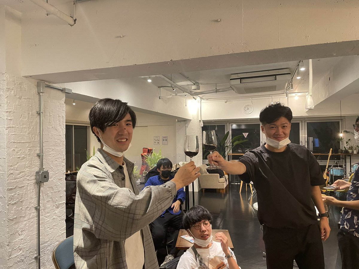 manzaiinochi's tweet photo. 昨日のごどう寄席！スーパーありがとうございました！
満席のお客さんと一緒にグータン原田くんを見送る事ができて嬉しかったです原田くんお疲れ様🎸☕️！！
最後のネタ伝説となるぐらい感動おもしろかったです！！
配信アーカイブもあるので是非ご覧ください🔥
はらだーーーー
https://t.co/BqyIYC4Yks https://t.co/JmmCgPkEFW
