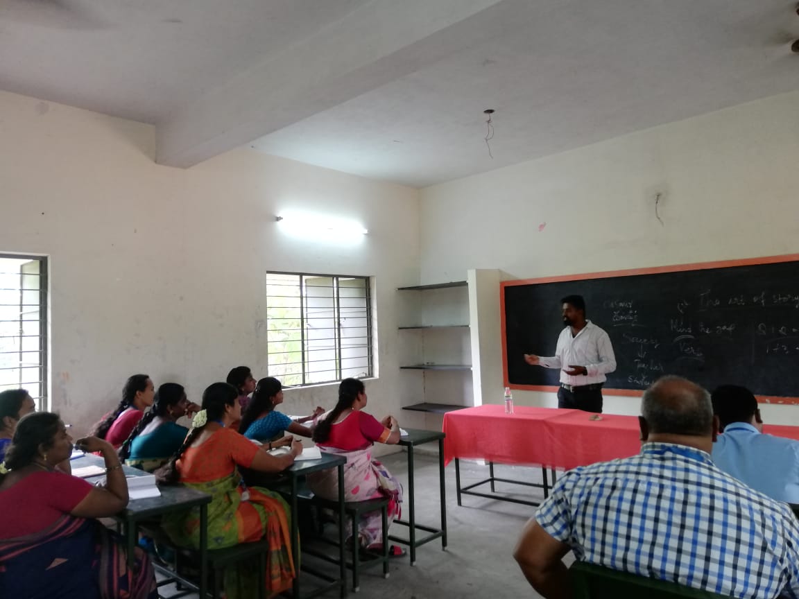 MariaPublishers's tweet photo. A workshop was conducted by us on 'Teaching Methodology' in Sri Meenakshi Matriculation School, Karur, on October 1st, 2022.  Mr.Casimir Eelaraj was the resource person.

 #workshop #teachersworkshop #TeachersSession #workshopforteachers #education #teachers #school https://t.co/OX0k1HHKeD
