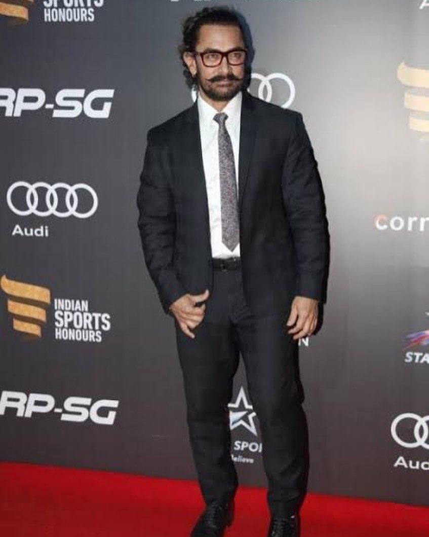 He looks the most handsome in formals 😍😍😍

<a href="/AKofficialTeam/">Aamir Khan Official Team</a> 

#AamirKhan #Trending #Bollywood