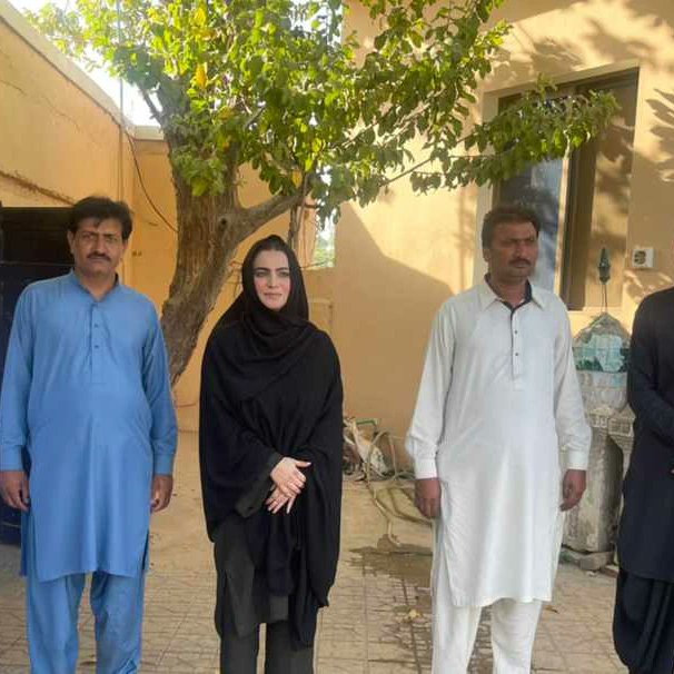 ChMuzamilGujjar's tweet photo. دختر تندلیانوالہ ،فخر پاکستان محترمہ عائشہ رجب بلوچ MNA صاحبہ نے مرحوم میاں رجب بلوچ صاحب کی سیاست میں ایک تازہ اور نئی روح پھونکی ہے۔ عوامی حلقہ میں ایک خوشی کی لہر دوڈ رہی ہے کہ عوامی خدمت کے سلسلہ کی پاسبان عوام کے مسائل کے حل کے لیے عوام کی دہلیز پر۔
@AyeshaRajabAli1 #NA_97 https://t.co/ftEE3PIkwb