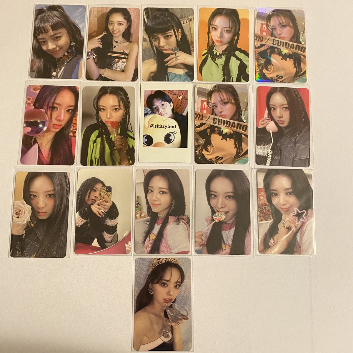 chimkenfox_'s tweet photo. US ONLY 🇺🇸 
WTS ITZY RANDOM PCS
$6 each + stamp

-paypal f&amp;f
-zelle 

(check thread for availability) #itzywts #itzywtb #itzywtt #itzyiso #wtsitzy #wtbitzy #wttitzy #isoitzy #itzysale #kpopsale #itzy https://t.co/Qh6ZywOjNR