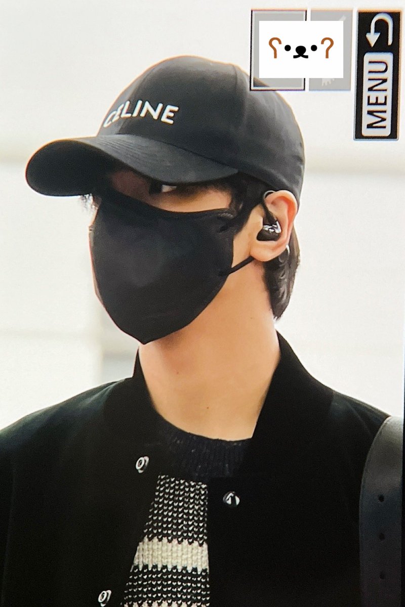 meltingboy606's tweet photo. 221003 출국 프리뷰🧸

#해찬 #HAECHAN #nct #nct127 

머리부터 발끝까지 깜장콩 동혁이 😄
안전비행 ✈️ https://t.co/NbyP9RE6is