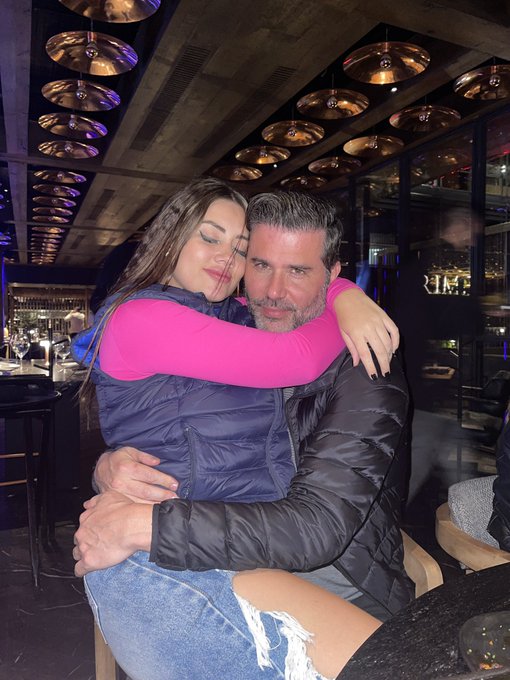 Apuesto, famoso y millonario 😏💕 @elopodcast_ 😘 https://t.co/CrcGjtlS8l<a class="tags" href="/tag/elopodcast_">@elopodcast_</a>