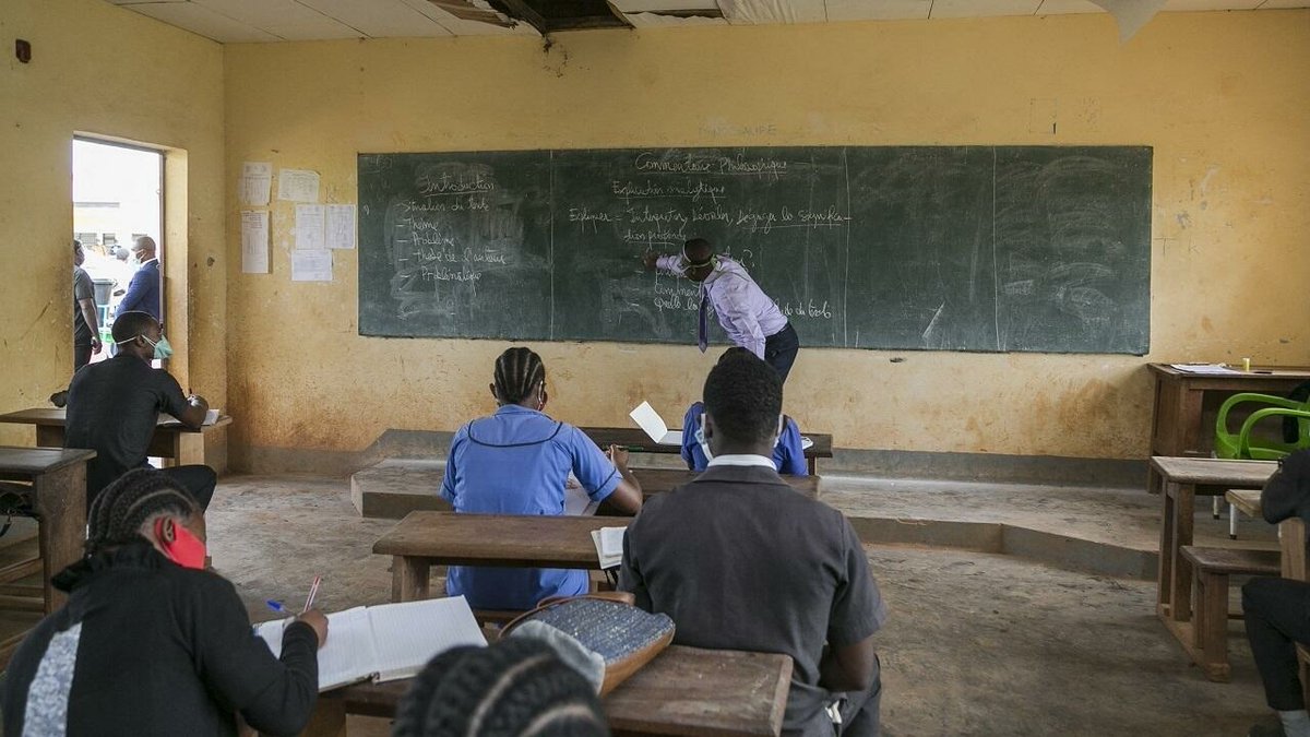 Cameroun: les enseignants du secondaire entrent en grève illimitée rfi.my/8mxj.t