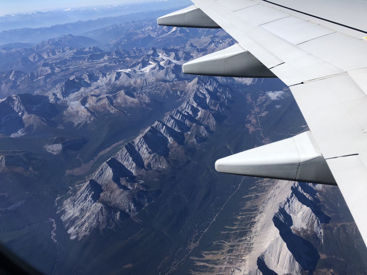 KennyDWallace's tweet photo. Elk Lakes Provincial Park of the #Canadian Rockies, eastern #BC. Plane travelling to the NE, view is approx to the NW. Notice the anticline in the middle, below the ice field. #AB in bottom right of photo.
#CanadianRockies #RockyMountains #FoldAndThrust #FoldAndThrustBelt https://t.co/CannrloqgH