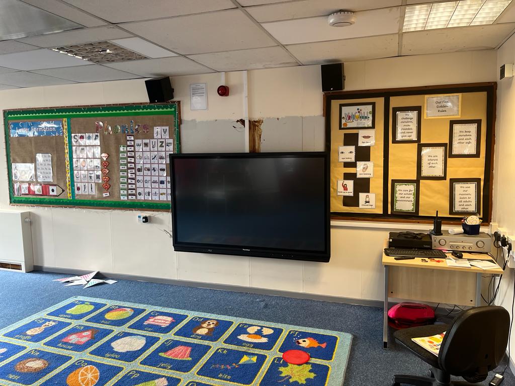 StaffsTech's tweet photo. Another smooth Promethean 75” install in Staffordshire!
#promethean #audiovisual #schools https://t.co/oZre9IXRLm