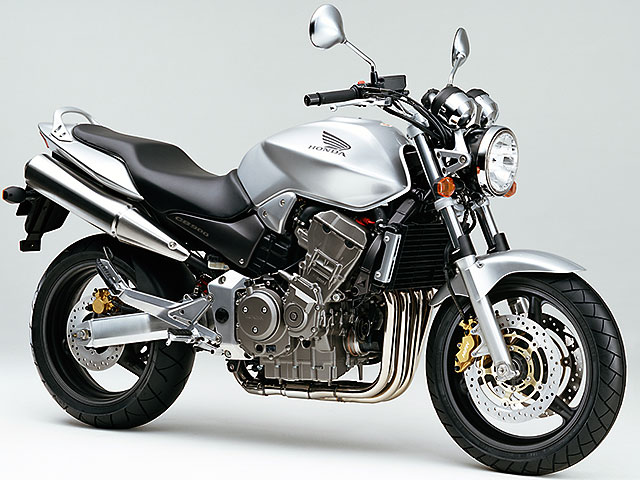 BikeBrosMagazin's tweet photo. ［祝！生誕祭］10月4日は #CB900ホーネット の誕生日（発売日）だよ。平成13年（2001年）生まれだから今日で21歳。#ホーネット900 と呼ばれていたけど、正しくはCB900ホーネットなのね。 #CBR900RR の918ccエンジンを搭載していたよ。スペック表とかは＞＞ https://t.co/YLj7otMVBh
#SC48 https://t.co/s8Wr6cI5sB