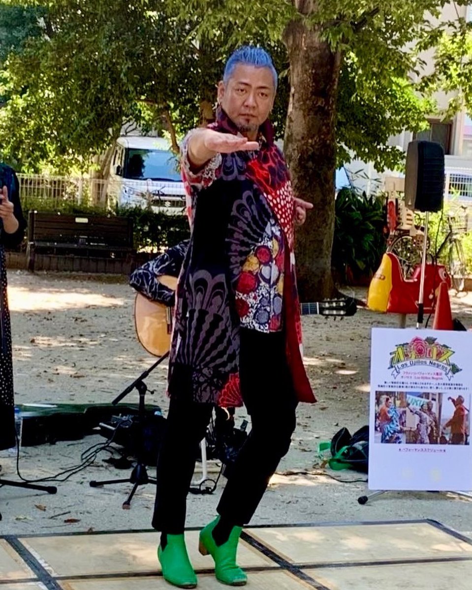 昨日の高円寺大道芸オジロス①

子供とその友達が観に来てくれました。なぜかうちの子だけマスクしてる、、、😊
#キズ  #paintingexperience  #絵 #作品  #art #油絵 #アクリル絵の具 #池森暢昌 #NOBUMASAIKEMORI #デザイン #墨 #墨絵 #水墨画 #デッサン　#現代美術 #アート #絵画 #美術館 #フラメンコ