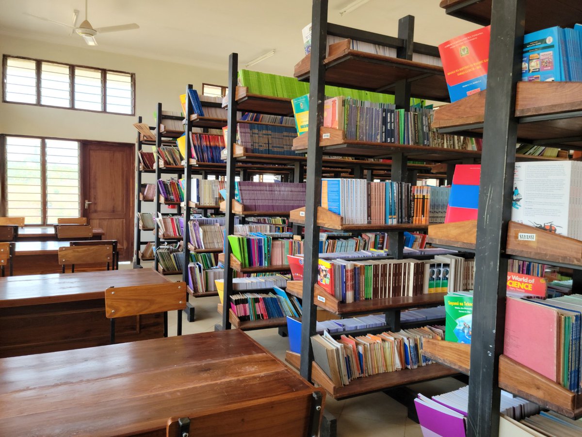 CanadaTanzania's tweet image. It was great to be back at Mpuguso Teachers’ College last week with #MoEST to see how together we have:
🖍️Improved the quality of learning and teaching 
 🧪Increased access to #STEM
🏫Supported infrastructure
 
#UTC #TESP #SDG4