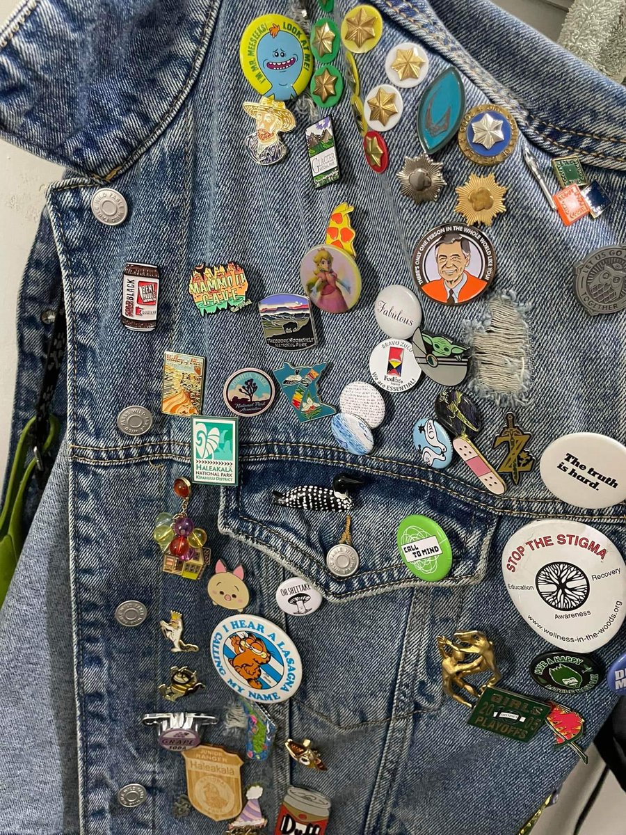 patiomensch's tweet photo. Someone on @TwinCitiesGeeks found this amazing jean jacket left in an alleyway in Minneapolis. It needs to find its way back to its owner. Any leads? https://t.co/X6c4EteP9H