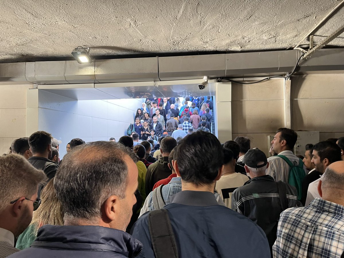 gicelik's tweet photo. Güzel bi metrobüs güzel bi izdiham tık modumu yakalıyorum efendim https://t.co/fkuffXjqEc