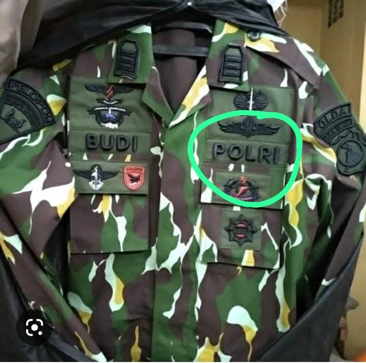 Zen_8589's tweet photo. @VIVAcoid Itu TNI apa polisi sih yg nendang? Bingung gua https://t.co/elLhStg9bC