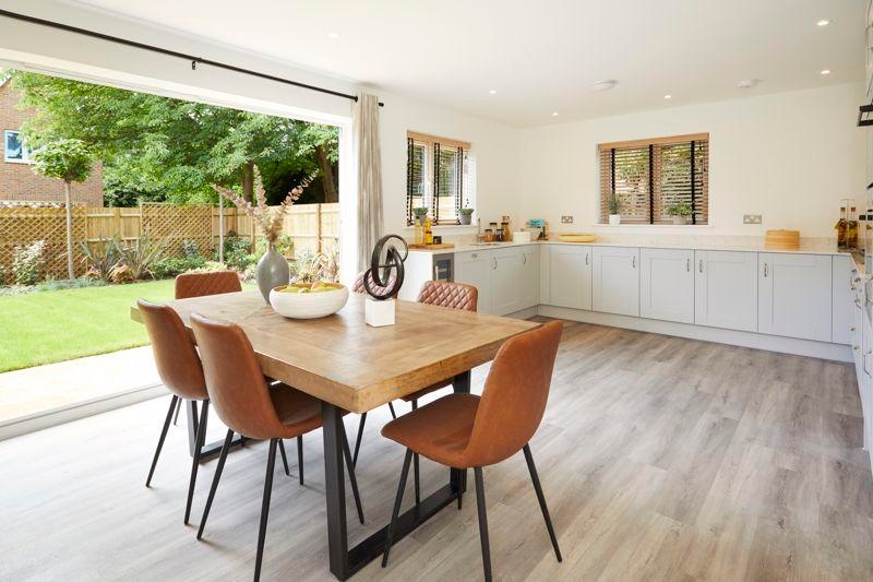 MyMoveTracker's tweet photo. 🛏️ 3 bedrooms
💷 £600,000
📌 Ashplats, East Grinstead, West Sussex
🔑 Marketed by @mansellmctaggarteastgrinstead

A substantial family home which offers an impressive modern and versatile living space throughout. 
.
.
#buying #forsale ⁠#mortgage #moving  #property #househunting https://t.co/1NwGguBXyg