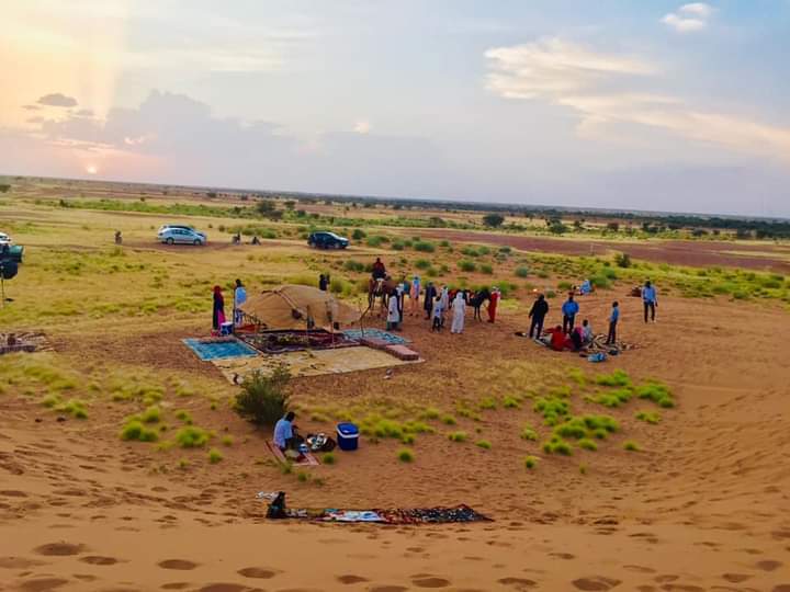 Obianou's tweet photo. Excursion Culturel à la porte du Désert organisé par #Masnat qui s'est tenue Samedi à la porte du Désert.
#Tourisme #Découverte #Patrimoine #Culture #Nomade #Sahara #Désert #Ténéré #Histoire #Dune #Sable
#BrandingAfrica #BrandingNiger #VisitAgadez🇳🇪 https://t.co/8GaB4EMKBr