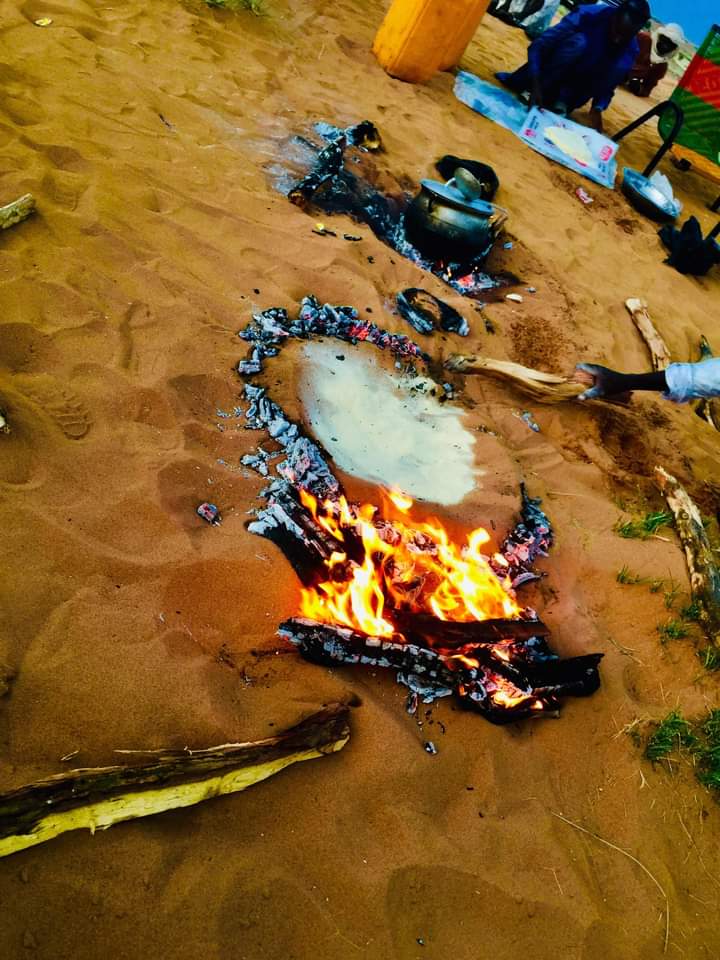 Obianou's tweet photo. Excursion Culturel à la porte du Désert organisé par #Masnat qui s'est tenue Samedi à la porte du Désert.
#Tourisme #Découverte #Patrimoine #Culture #Nomade #Sahara #Désert #Ténéré #Histoire #Dune #Sable
#BrandingAfrica #BrandingNiger #VisitAgadez🇳🇪 https://t.co/8GaB4EMKBr